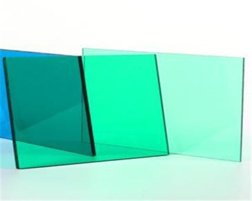 Зелен поликарбонатен твърд лист